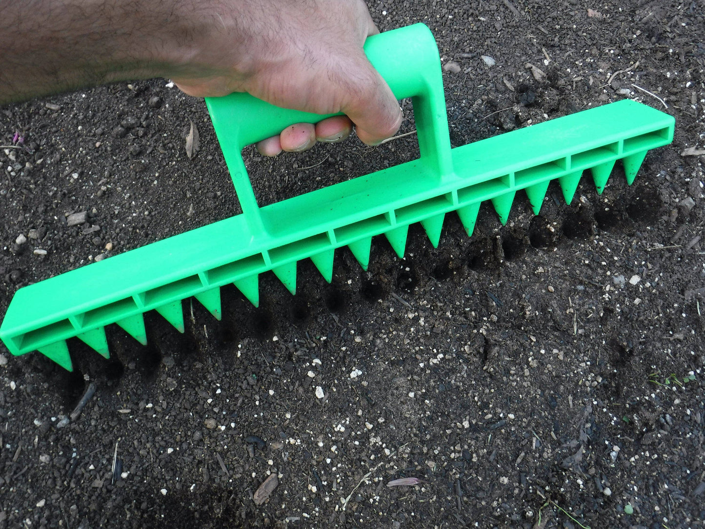 Seed-in Soil Digger and Soil Spacer for Planting Seeds - New